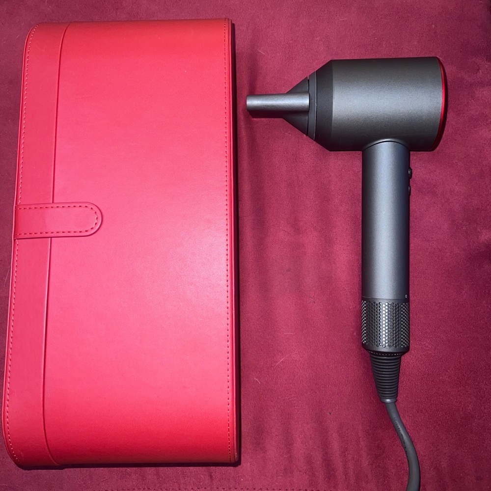 Dyson Blowdryer - Red